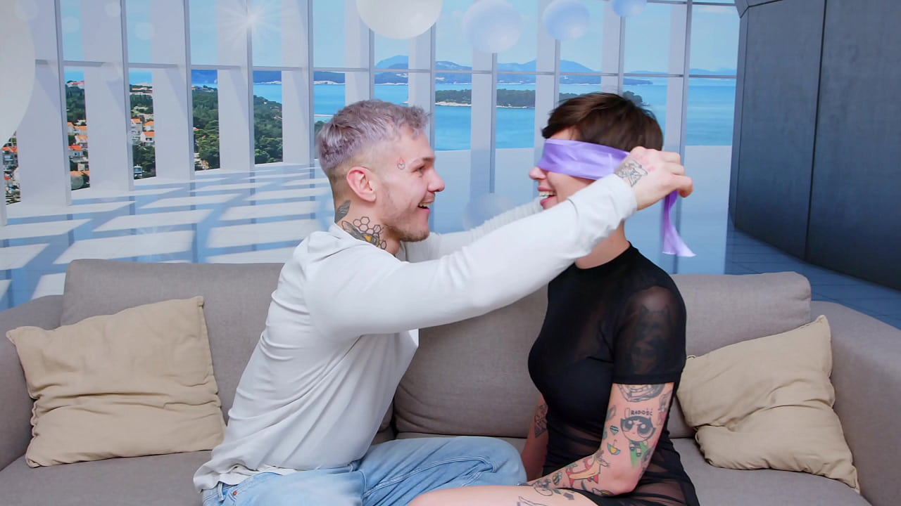 Esposo Nos Regala A Su Mujer Para Hacer Una GANGBANG ANAL!!