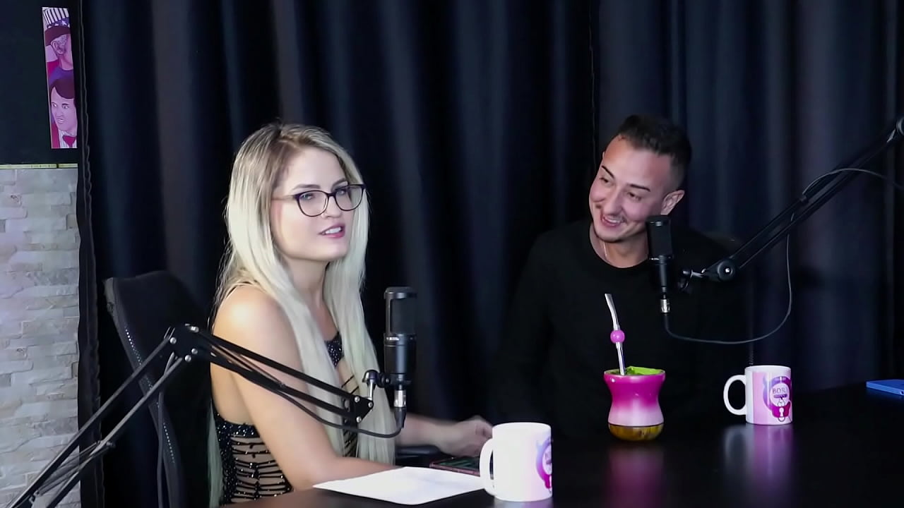 Falou um pouco sobre a terapia sexual e que "pro&iacute;be" a penetra&ccedil;&atilde;o, e a mulher &eacute; colocada na reprodu&ccedil;&atilde;o - Marina Karam (sex&oacute;loga) (SHEER/RED)