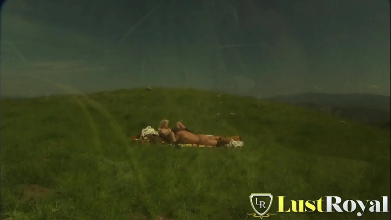 Blonde Beauty Carmen Luvana Enjoys Hardcore Sex