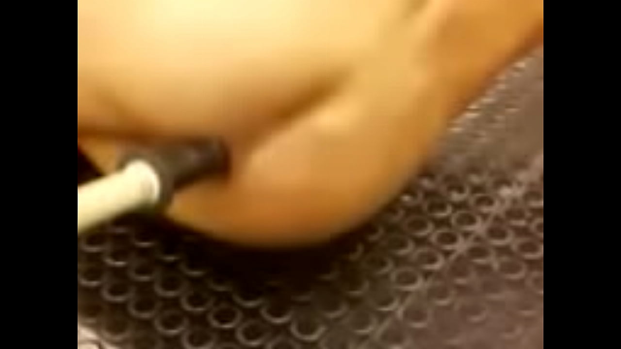 Hace rico sexo anal el solo