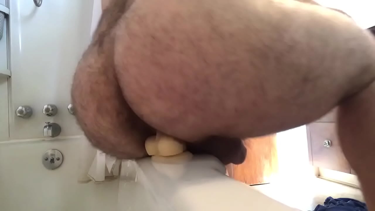 Booty jiggling on my toy
