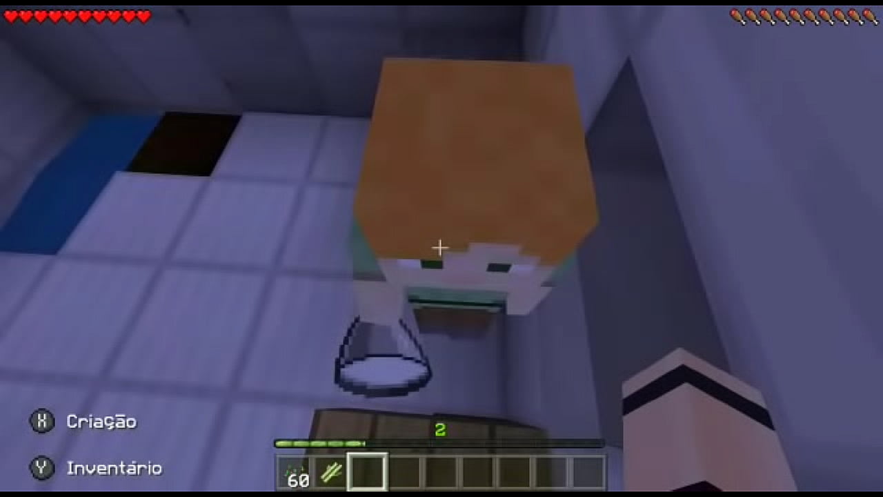 Gostosa rabuda mama o pau do marido e engole leite