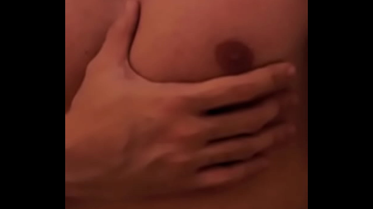 Compa de cuarto me toca en la cama al llegar de una fiesta pasado d ecopas