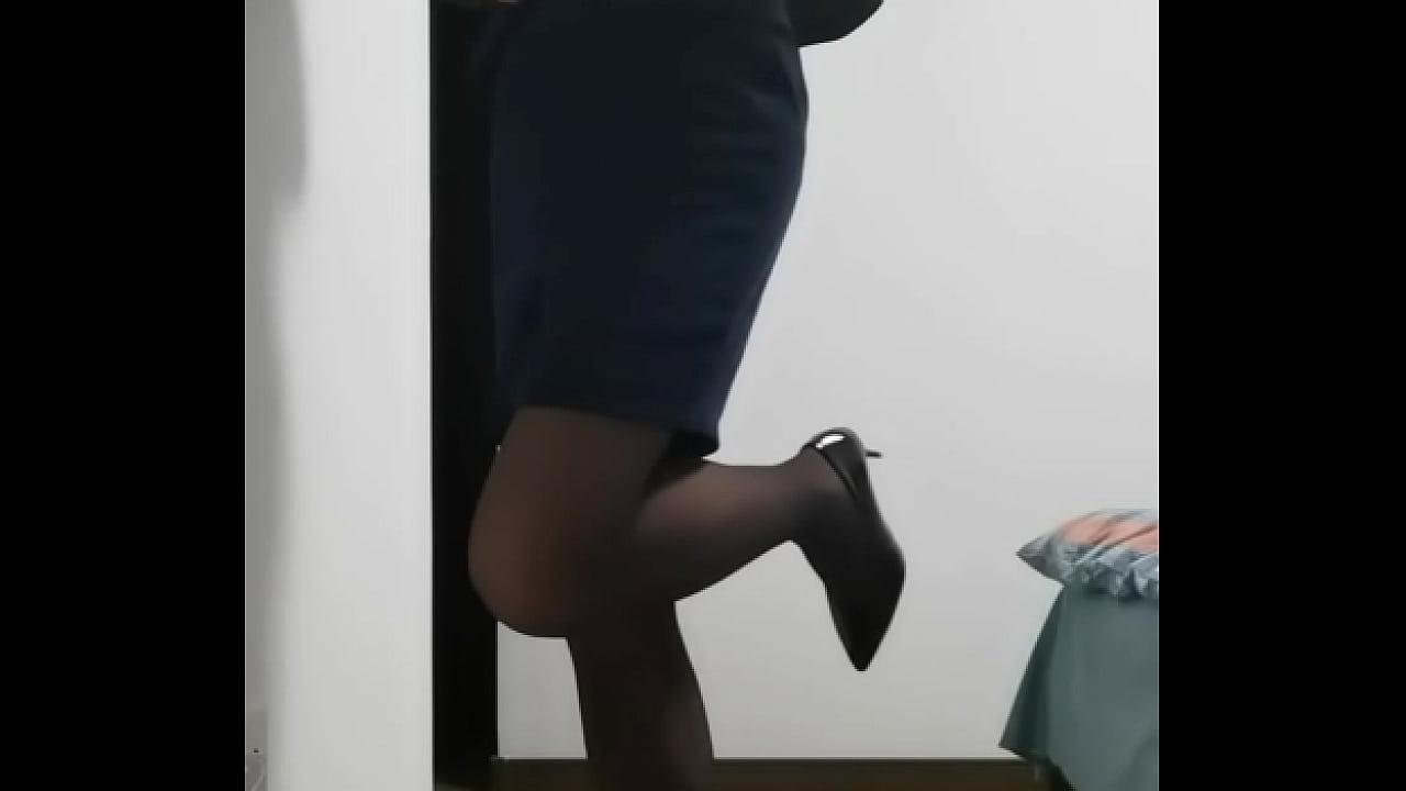 femboy cums in black pantyhose and high heels