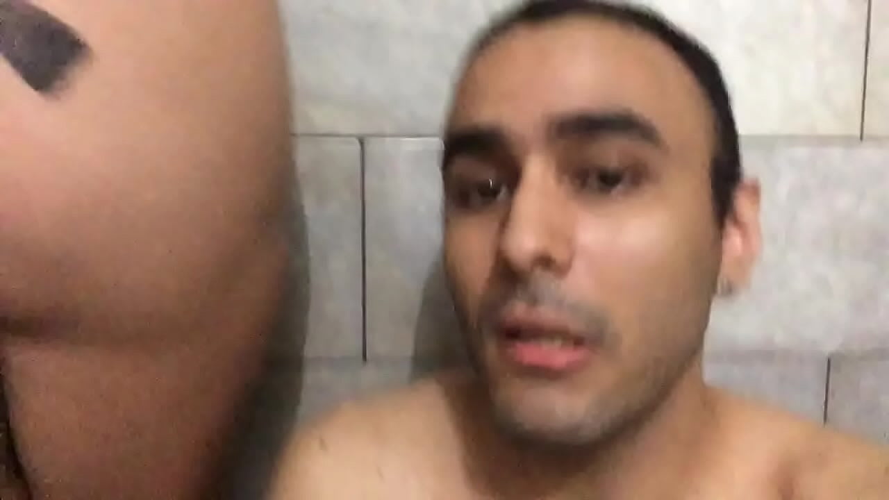 Neg&atilde;o fala com o amigo bund&atilde;o com microcefalia