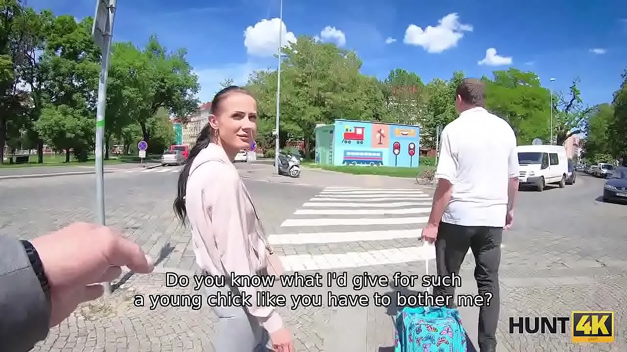 HUNT4K. Man watches how his lassie sucks stranger&rsquo;s dick for cash