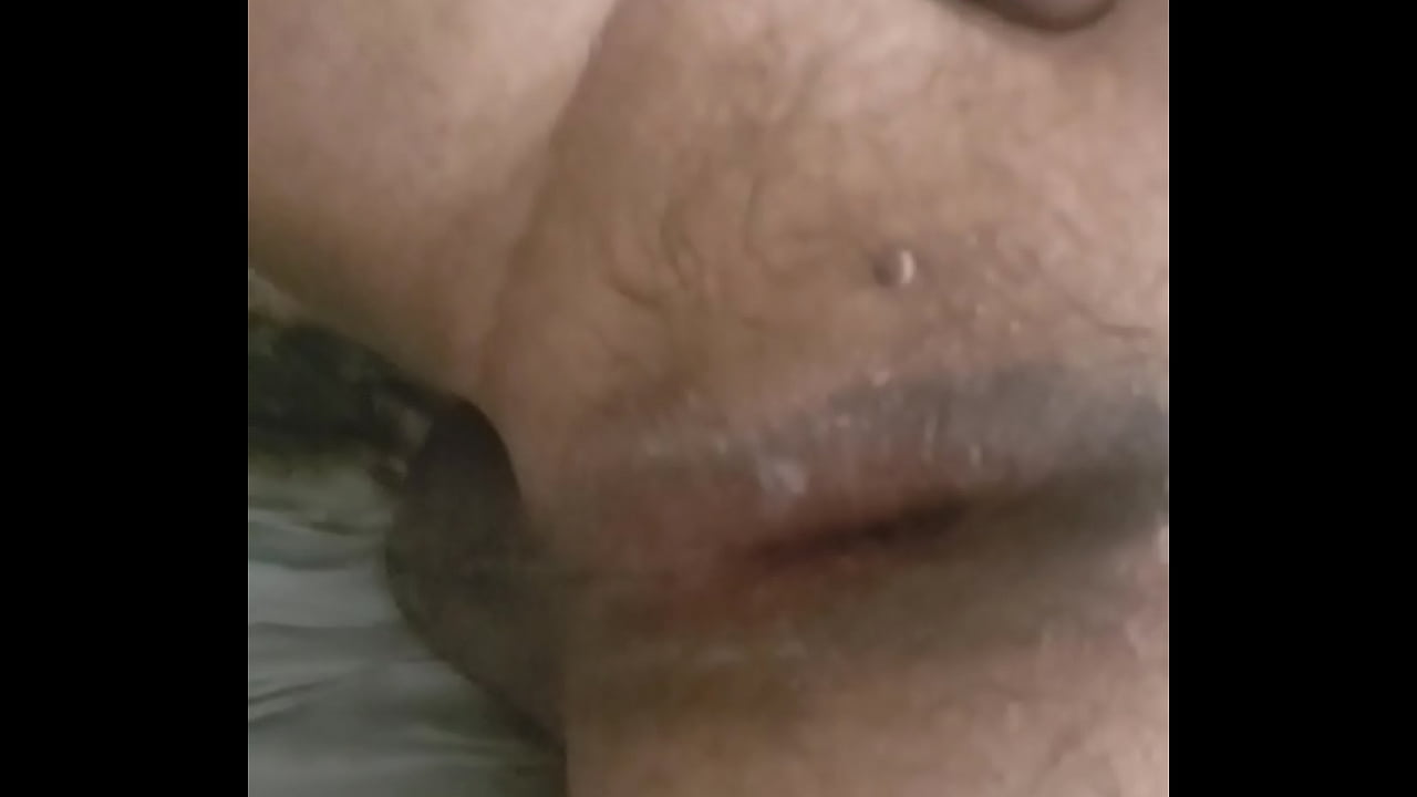 meu cu todo arrombado e melado sendo fodido pelo casad&atilde;o.