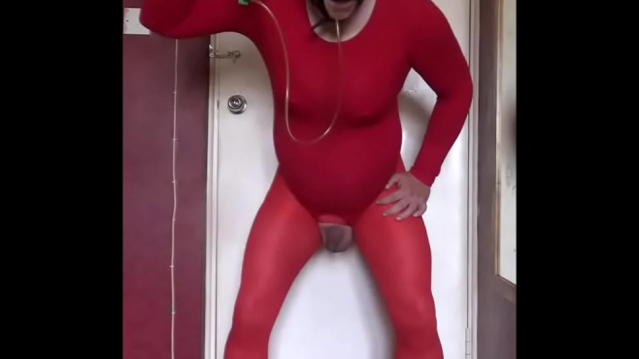 crossdresser swallowing pee