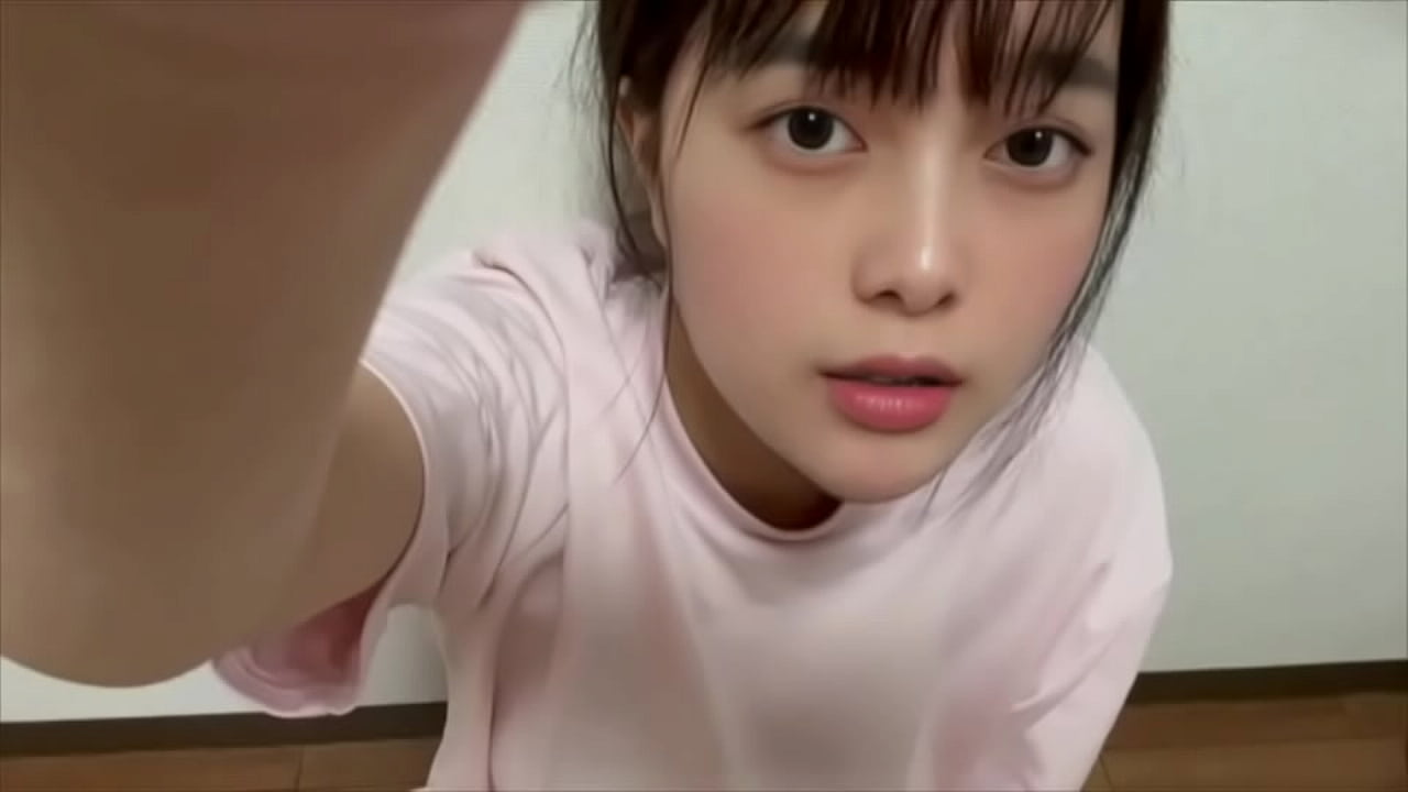 大学のサークルで男子水泳部のおちんちんのもっこりを見てしまい、そこからずっとムラムラしていたので家でオナニーしてしまいました...