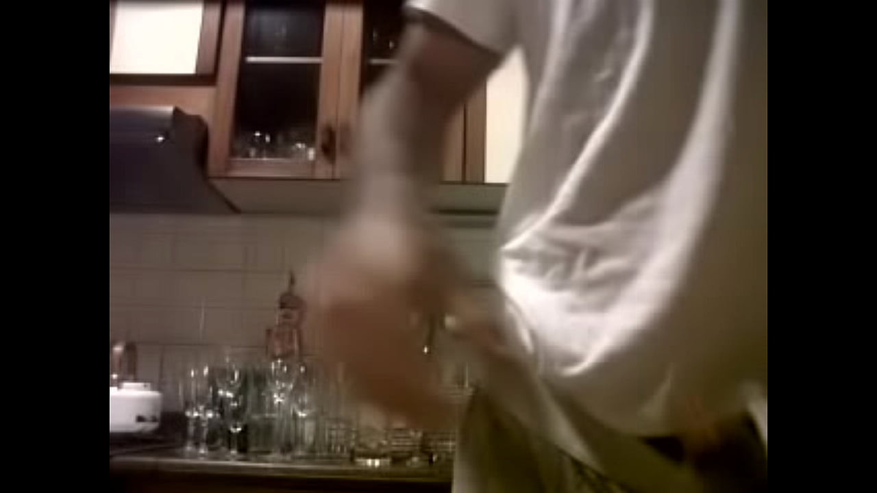 ARGENTINO CORDOBES SE HACE LA PAJA EN LA COCINA 1