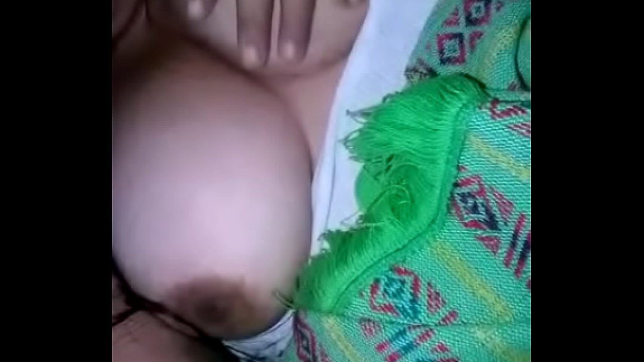 Tetona me muestra sus senos