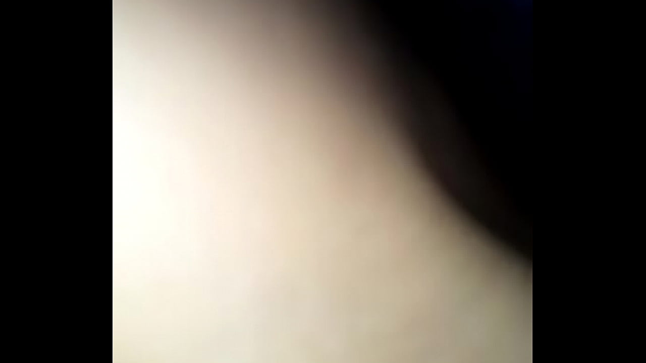 Se deja tocar, gime de placer