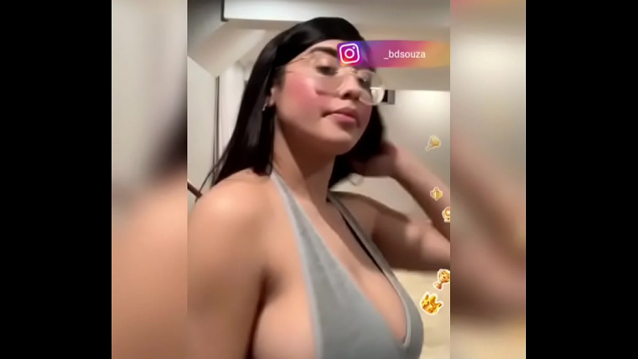 Tetas grandes de chica colegiala