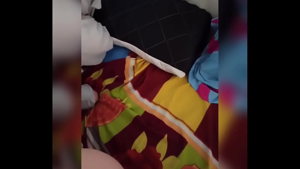 Me follo a mi vecina mientras su esposo est&aacute; de vacaciones