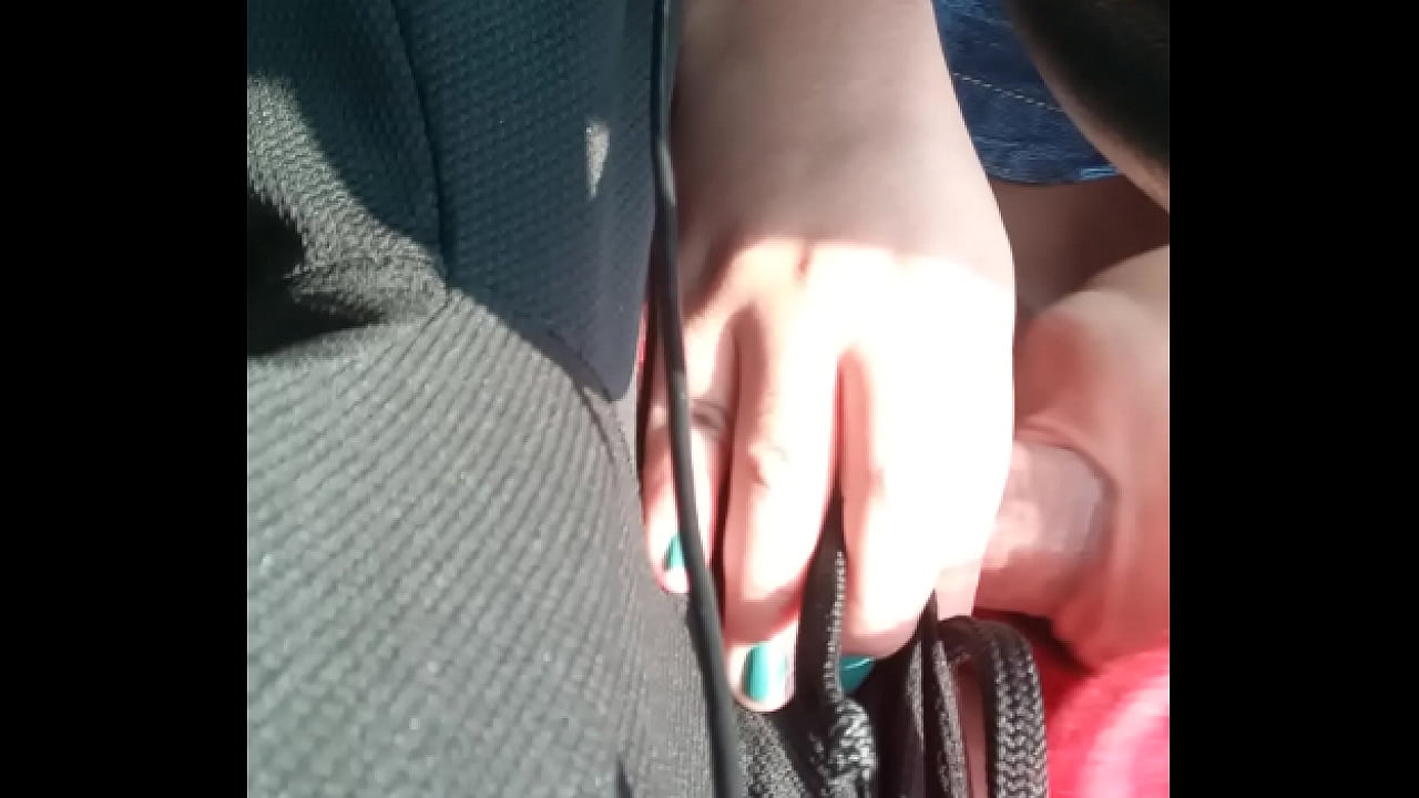 Boquete no estacionamento da faculdade