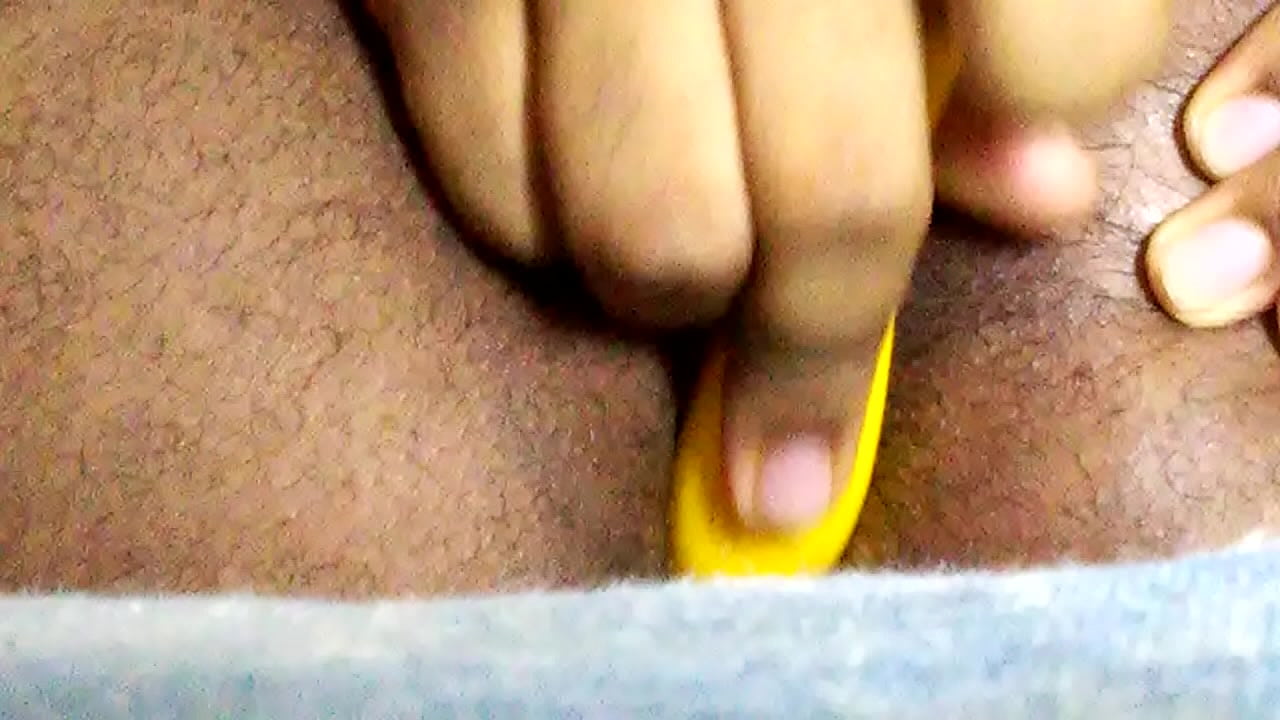 Novinho mostrando o cuzinho