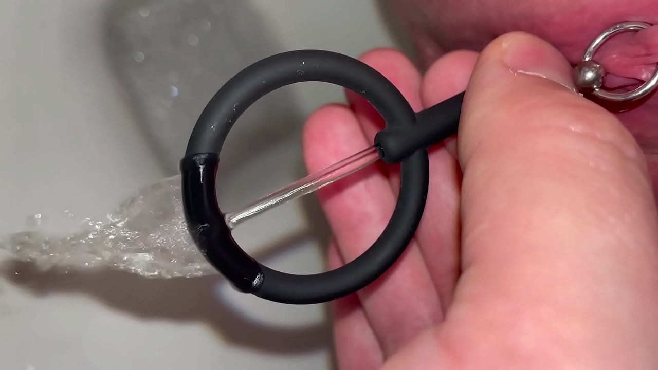 Using Dilator for Clit Pissing