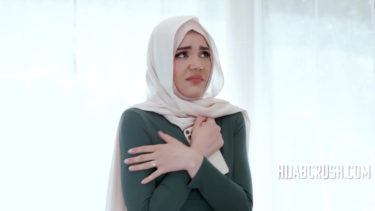 Hidden Craving Ignite As Hijab Teen Finds Handyman In Sight