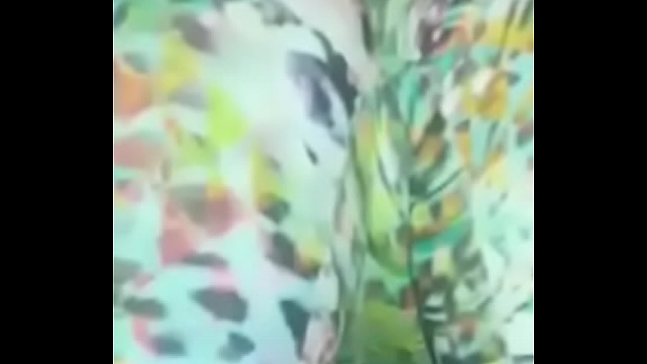 Casadinha safada vai malhar com a bucetinha molhada e deixa personal louco