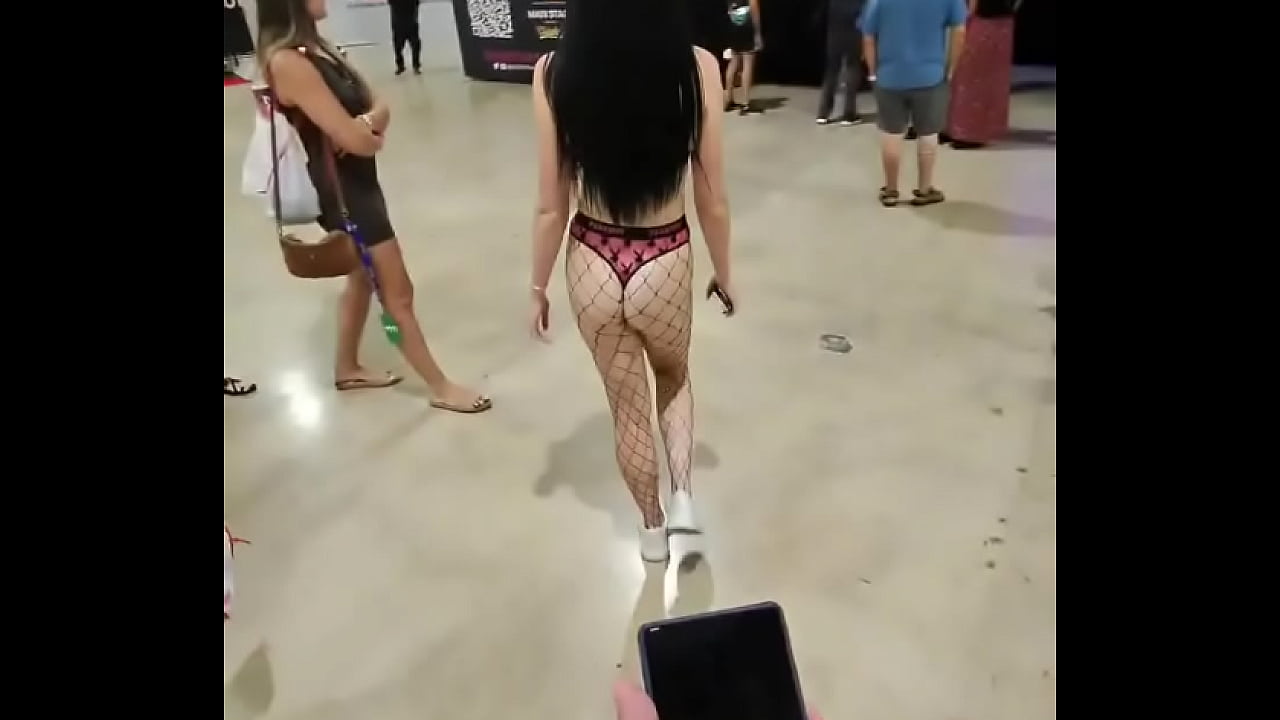 Do you like my EXXXOTICA Miami outfit ?