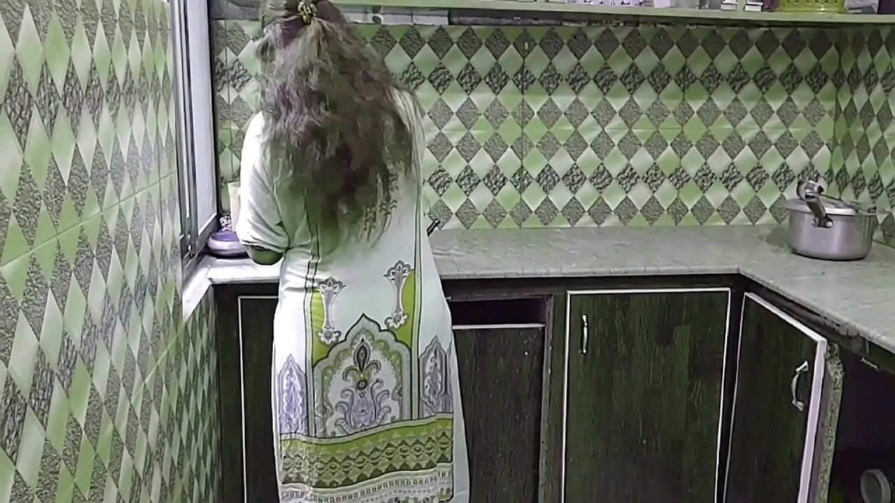 Indian Desi Bhabhi Fucked in Kitchen While She Busy in Kitchen Hindi Audio Xxxxx