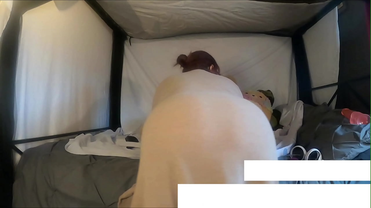 Fat Ass MILF Puts on VR Headsets and Makes Herself Cum - PREVIEW