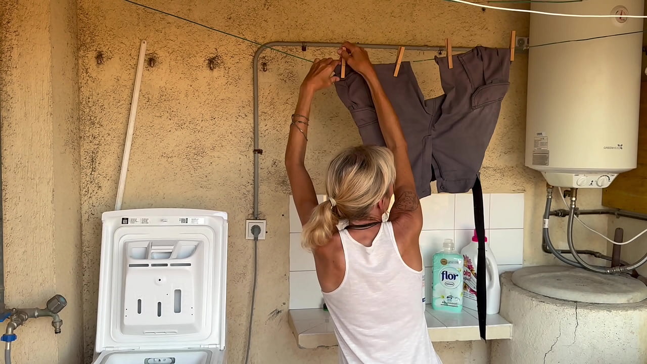 HOT WIFE IN THE LAUNDRY ROOM - FUCK ME FAST NEIGHBOR, SOMEONE CAN COME