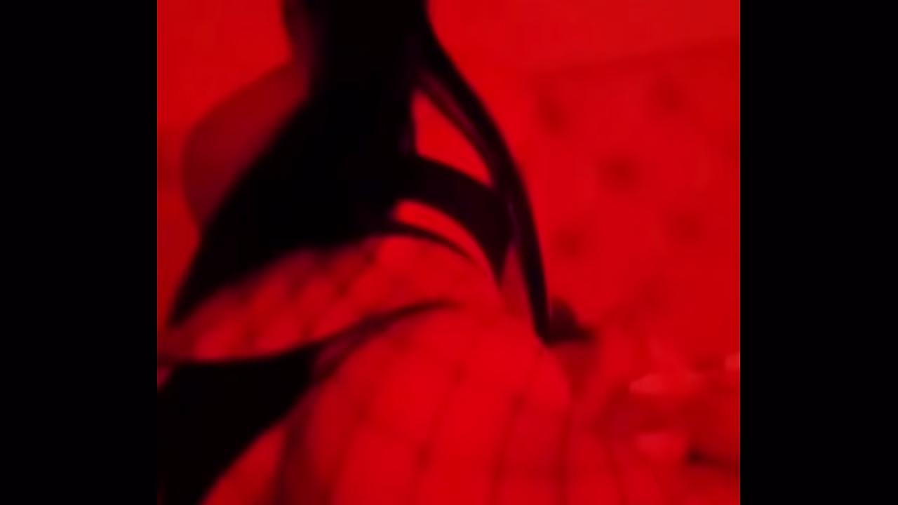 &iexcl;&iexcl;Mi amante me cabalga sus grandes nalgas y termine llen&aacute;ndola de leche por dentro mientras le meto el dedo en su rico y Virgen culo!!