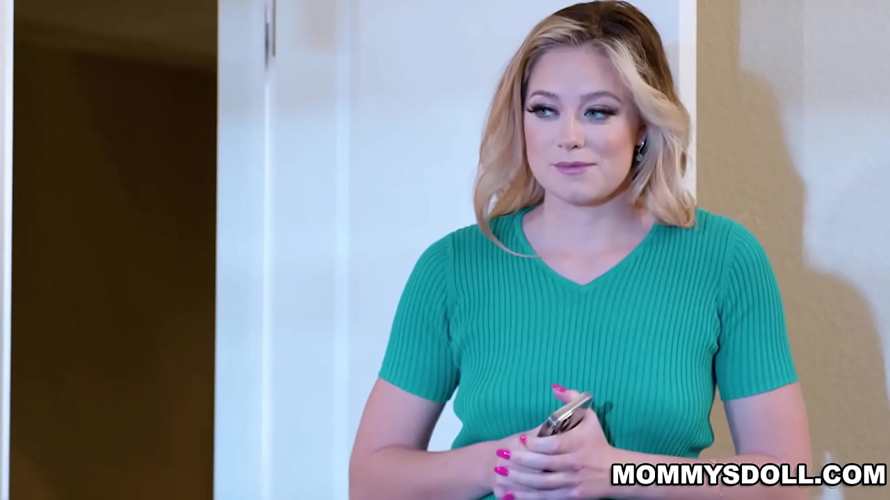 Dee Williams invites her stepdaughter RIver Lynn into the bedroom