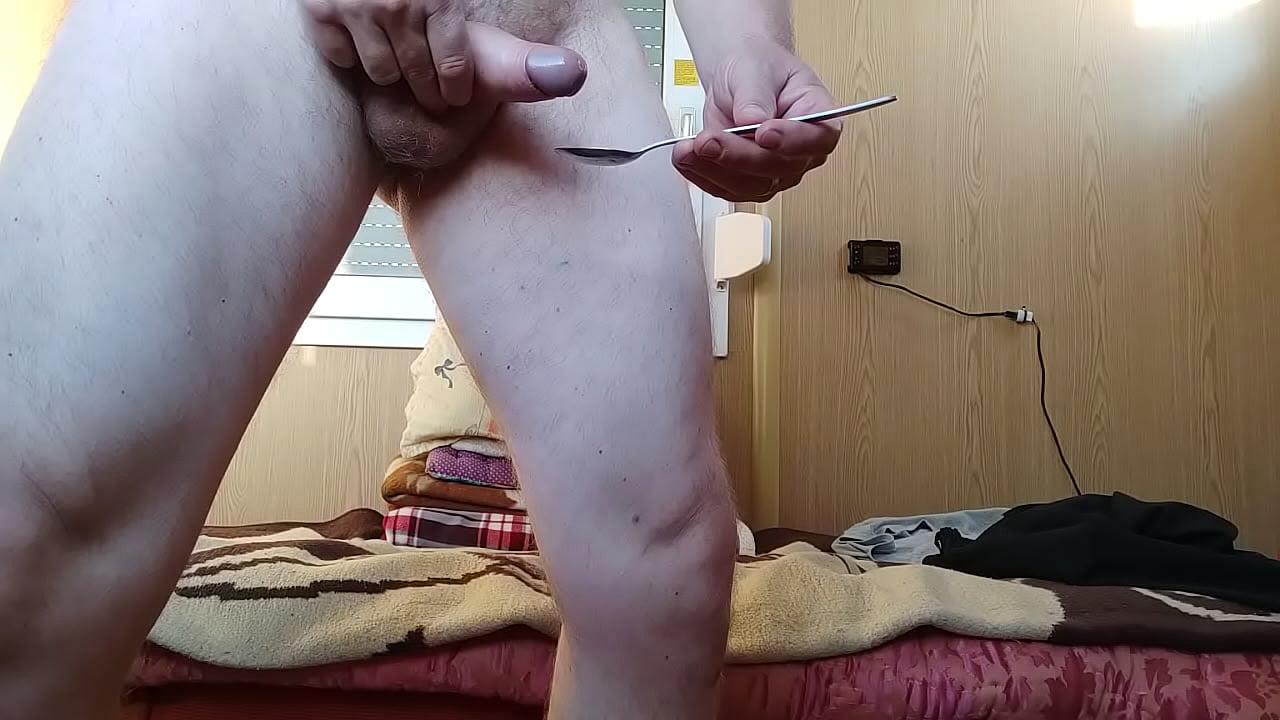 Salut , imi place foarte mult sa ma masturbez si sa imi beau pisatul si sperma !