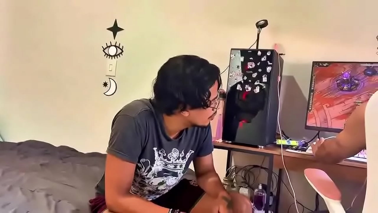 quando o cara &eacute; Main Yasuo super focado no League of Legends, mas deixa a namorada sedenta por pica com o amigo ...