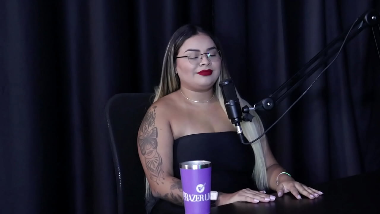 Quer dar pra um homem de pau grande, e ficou traumatizada no fetiche de chuva negra - Suellen Barrar (WATCH ON: SHEER/RED)