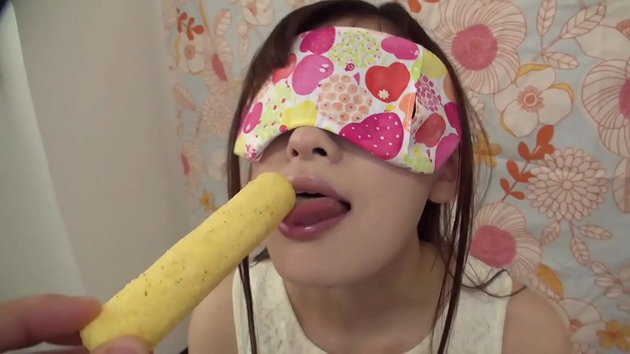 目隠しで口の中身を全部当てれたら賞金！遊びに行く途中で声をかけた現役JDゆうなちゃん(20)がチャレンジ！チ○ポの感覚に目隠しでもうっすら気づく辺り普段からもチン舐めの常連か。フェラをしていた事に愕然とする彼女だったが差し出された即金の前に豊満な体を差し出す！