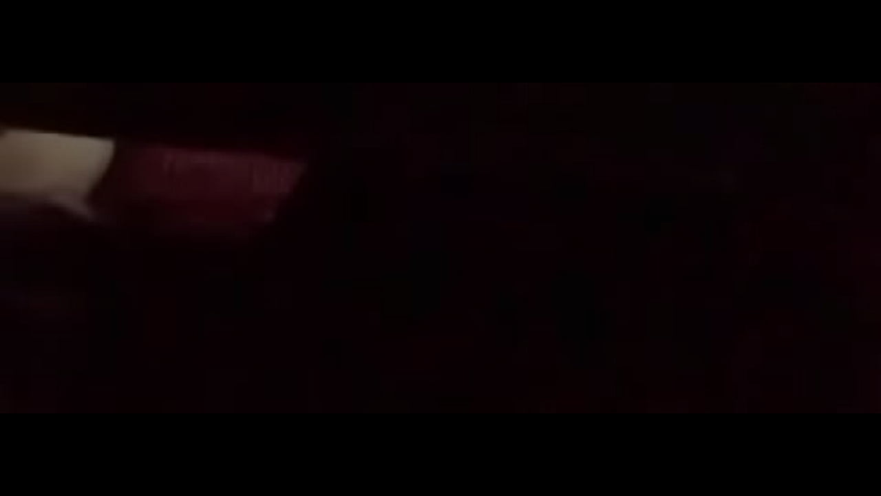 Masturbandose en cabina de internet