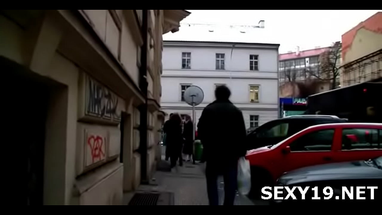 Cute chick bounds on hard cock