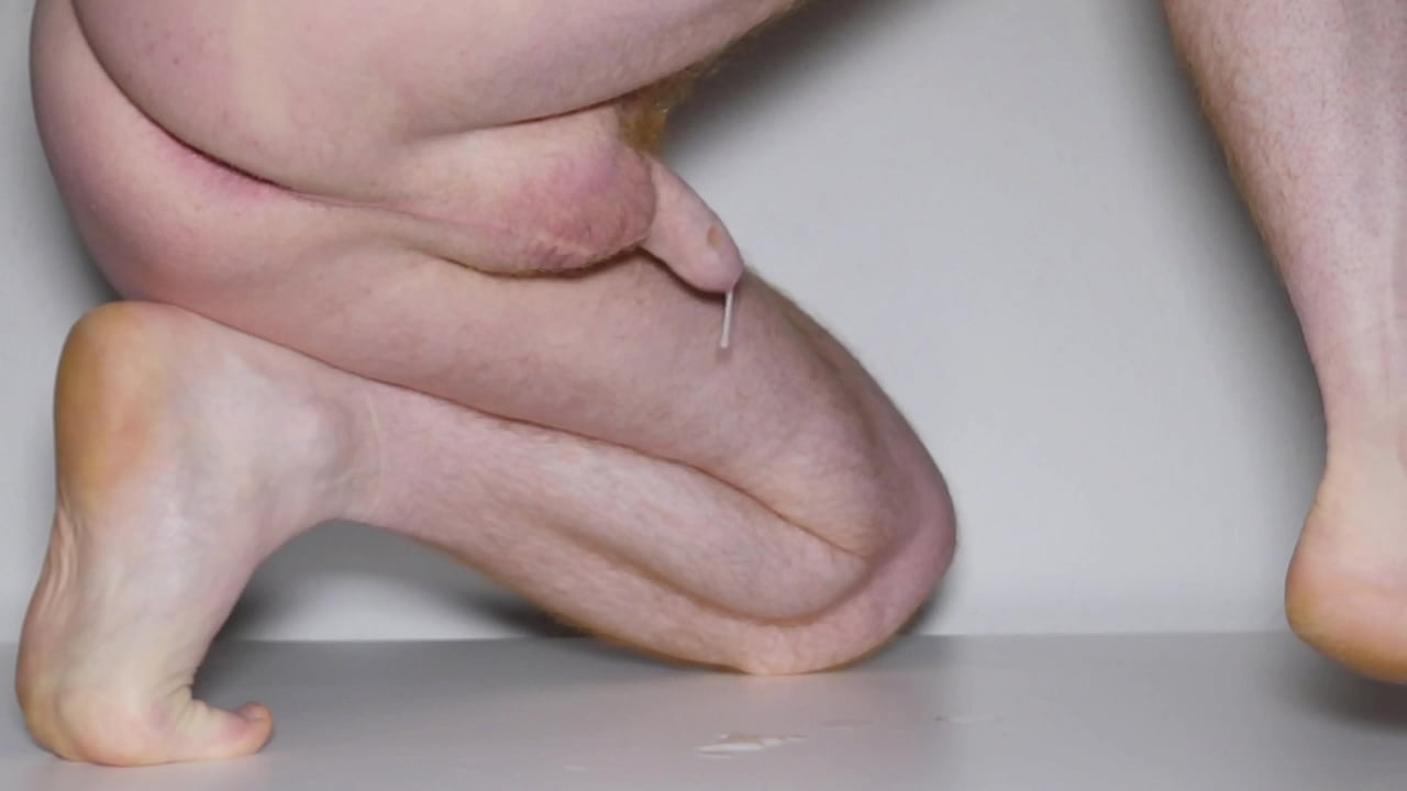 Nude masturbation with unexpected cum between my feet