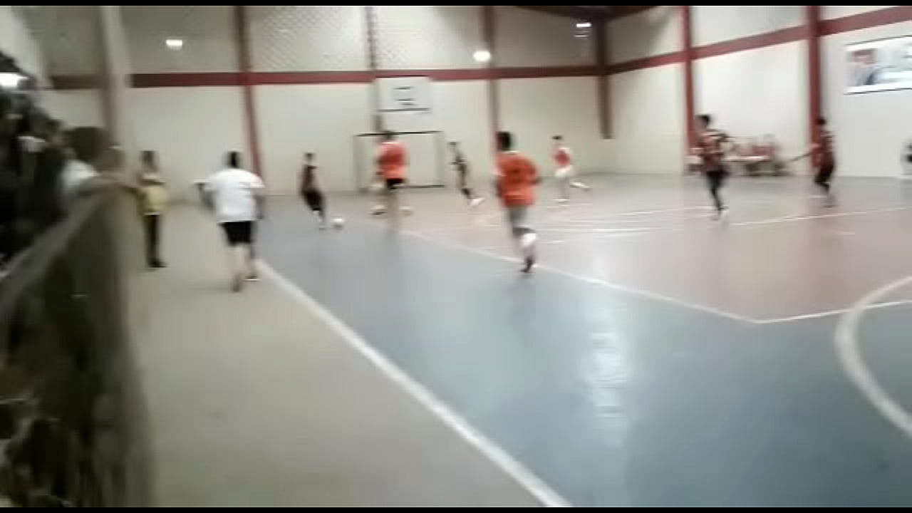 por de  baixo da saia jogo gay