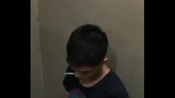 Zai Việt Thẳng H&uacute;t Thuốc Sục Cu