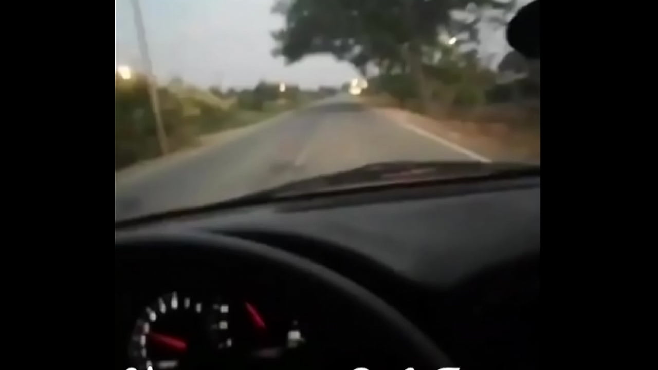 Esposo follando duro con su single en la Via y su marido graba y maneja