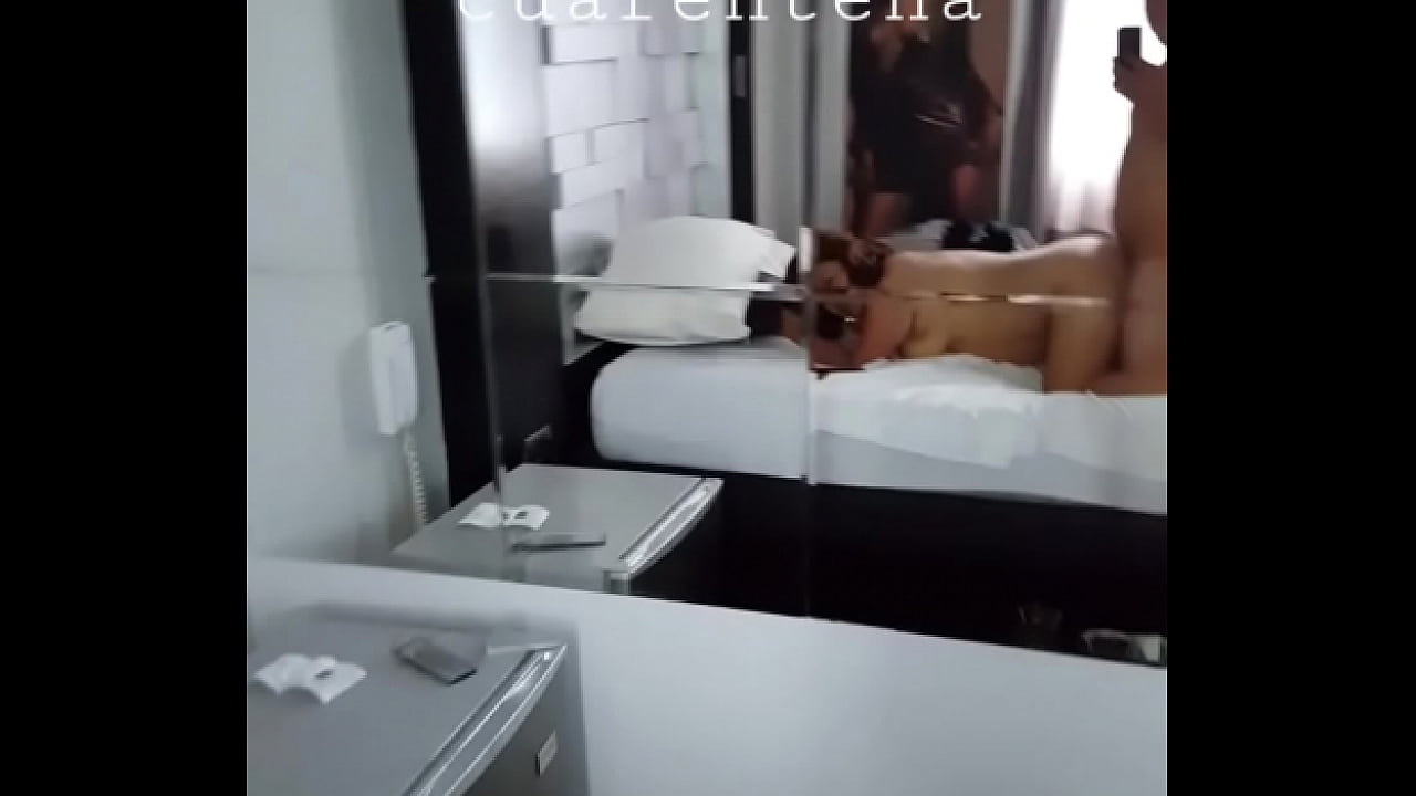 Sexo durante cuarentena con mujer madura en cuatro de perrito. Moche