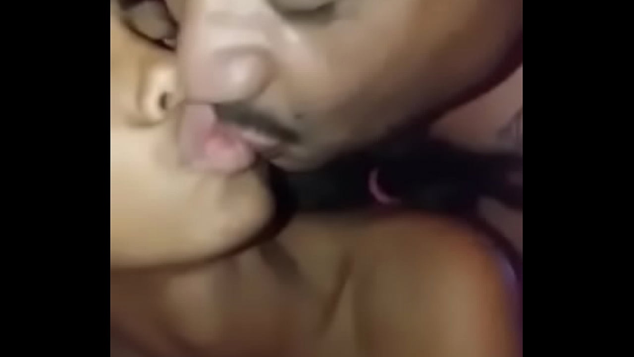 Coronel le da conto a la teniente en republica dominica ambos de la misma institucion.