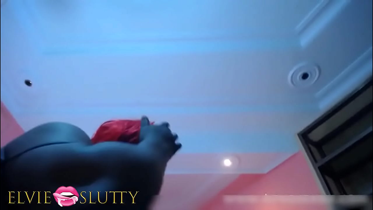 Trop de maquillage grosse fille sucer la bite