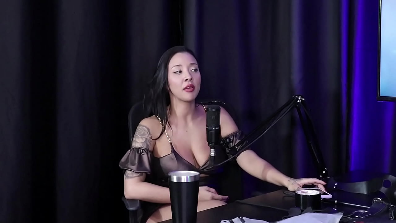 No fetiche ele gosta de bater, mas n&atilde;o pra machucar, e em uma cidade, ficava na porta escondido ouvindo baterem punhetas - Paulo Avelar (Tiv Models) (SHEER/RED)