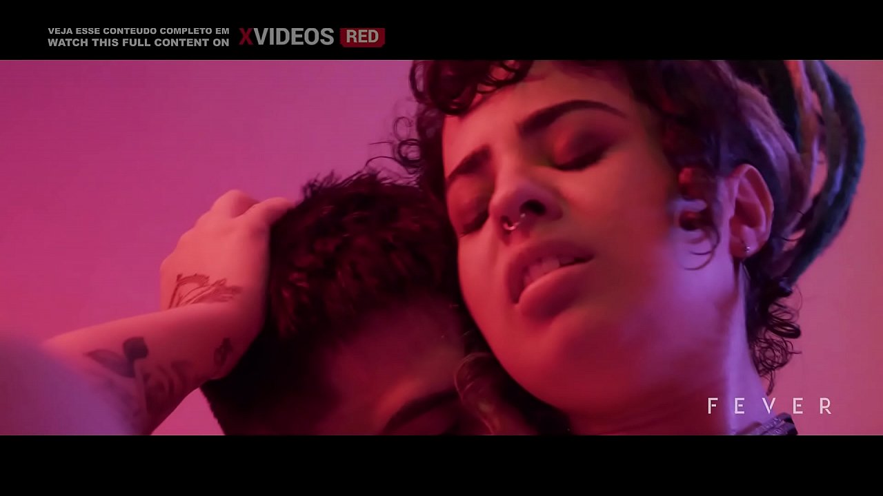 Sexo hardcore na banheira com a novinha