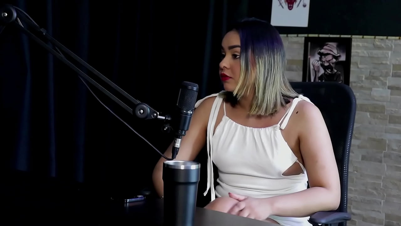 Como surgiu seu nome art&iacute;stico, iniciou com v&iacute;deos caseiros, n&atilde;o sente prazer em homem bissexual - Nands Ninfetinha (SHEER/RED)