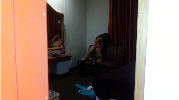 Espiada en su casa Desde la puerta principal. Weedhotsama