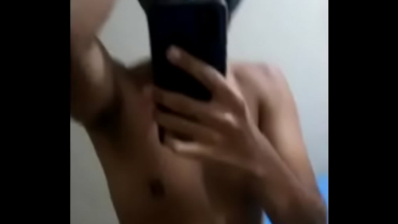 Samuel de Luma mascarado se mostrando