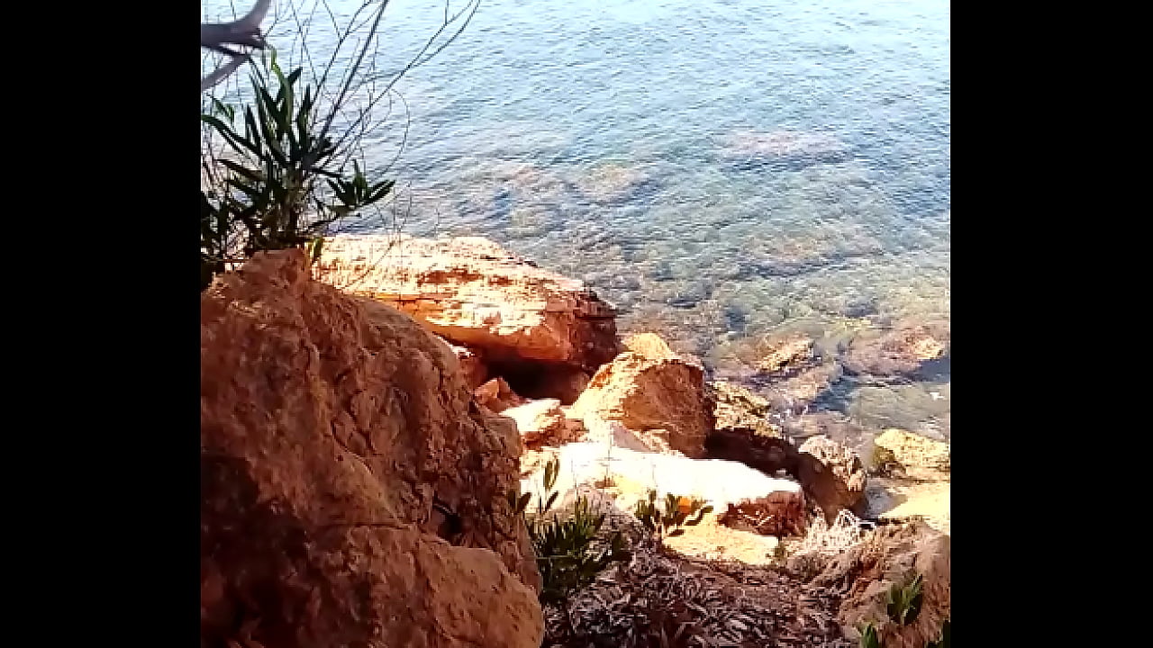 Muy caliente y con ganas de comer co&ntilde;o