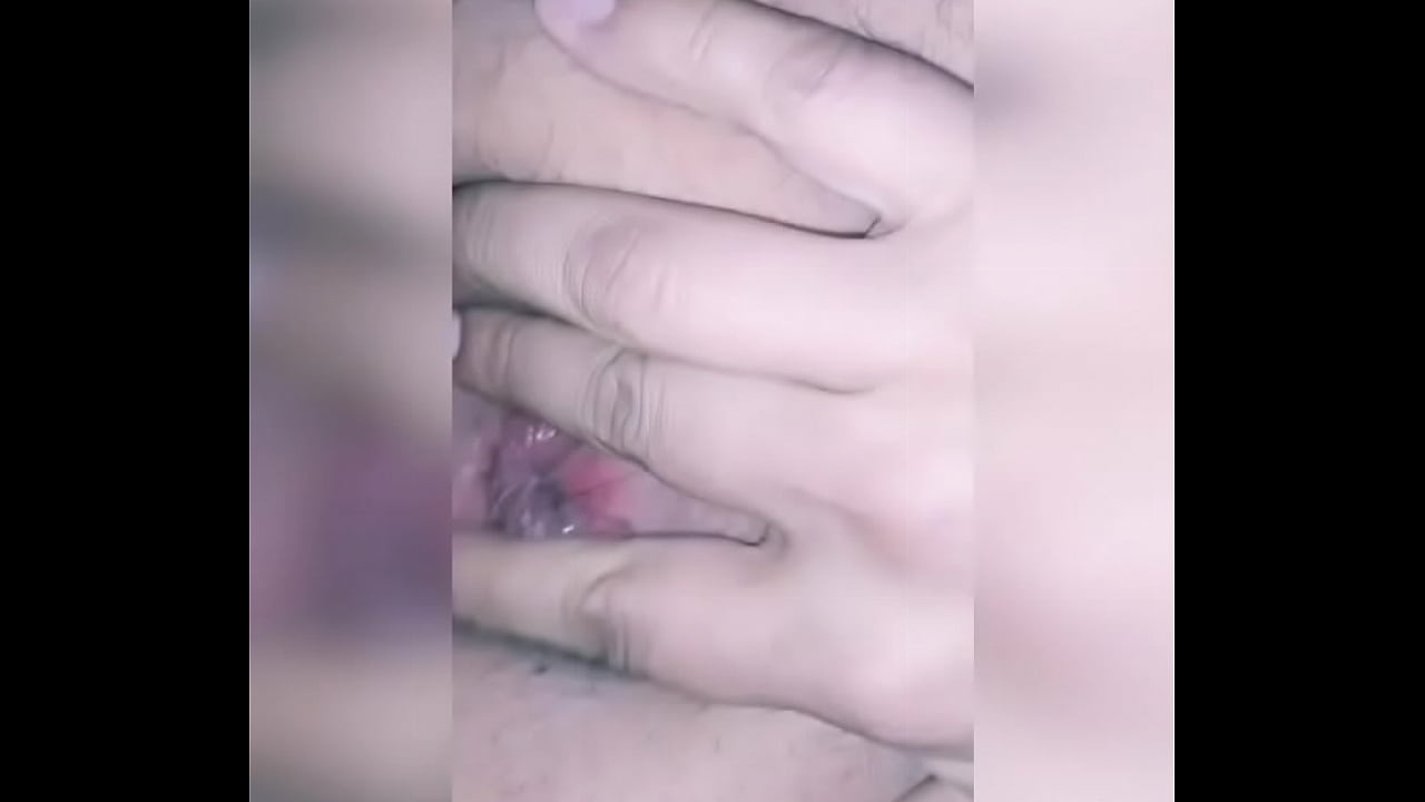 Dedos rozando mi culooo