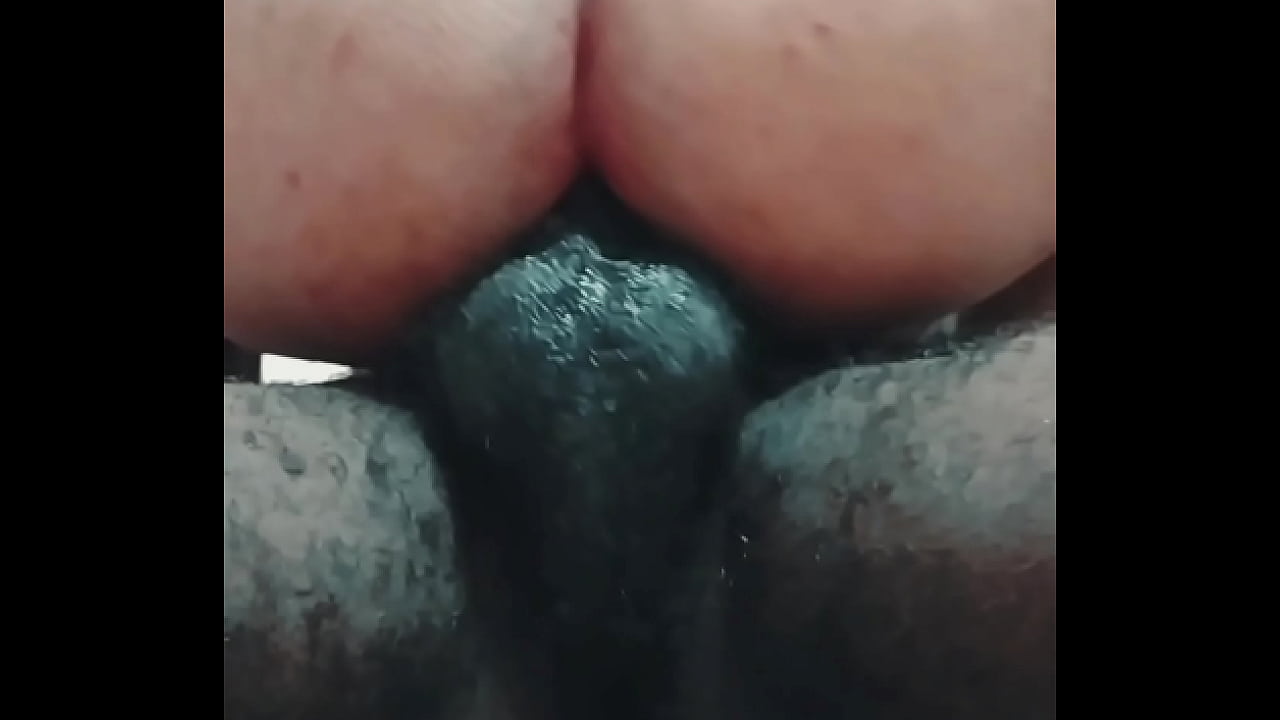 PICA PRETA GOZANDO EM TUDO